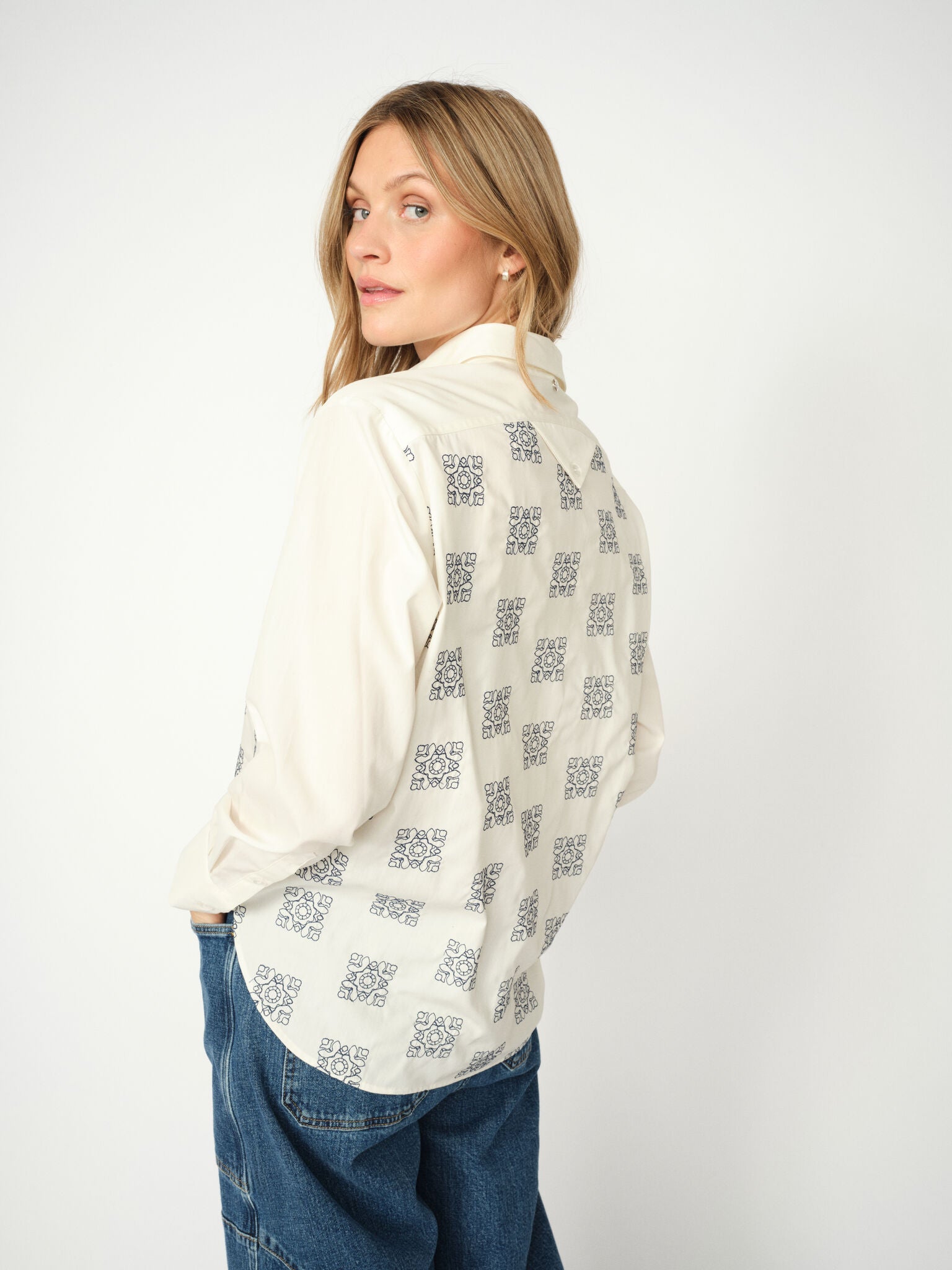 Modelshot / Ecru / Detail